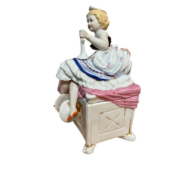 Antique German Large Porcelain Figure Trinket Box - Picture 3 of 9